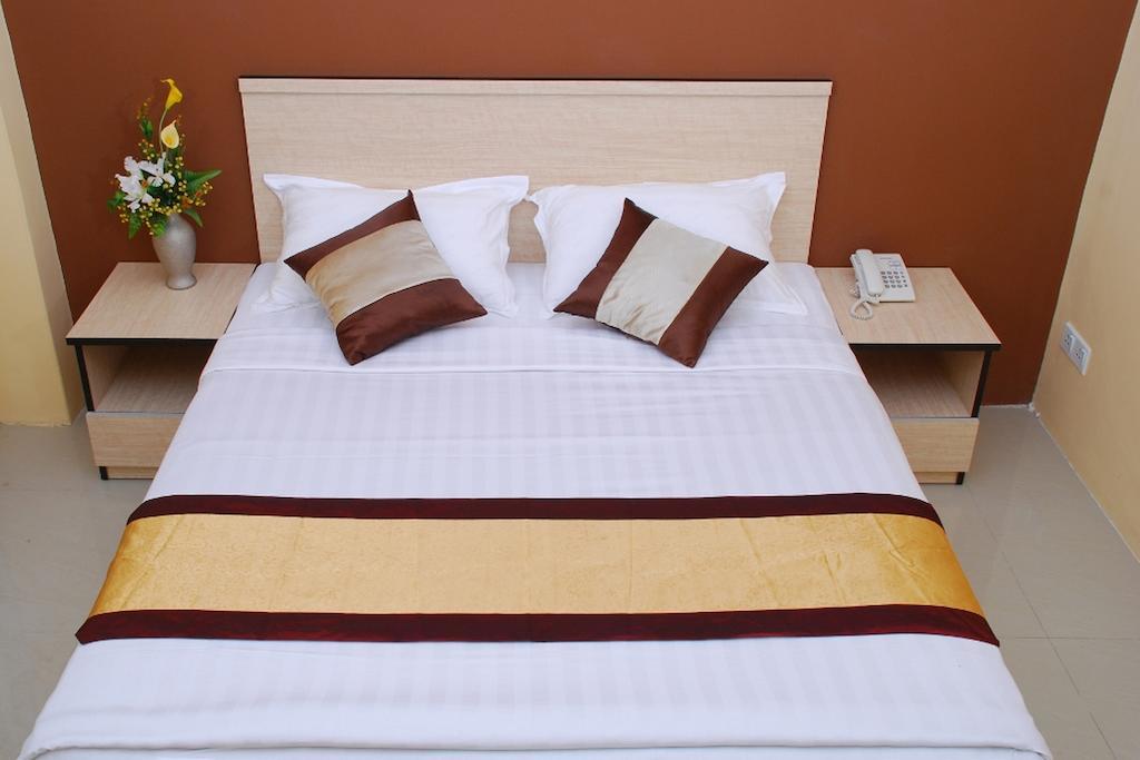 Hotel 72 يانغون الغرفة الصورة